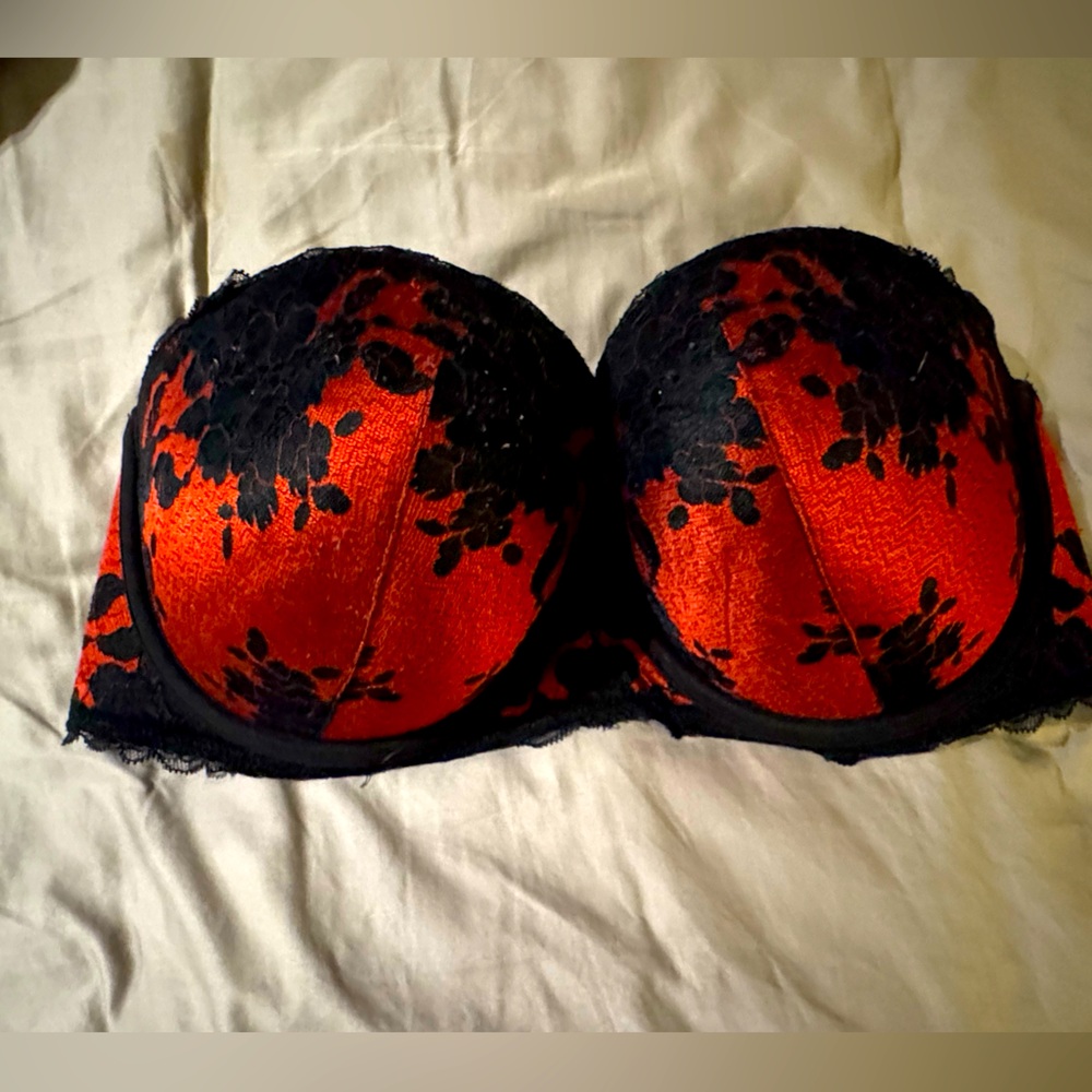 Red and black lace strapless bra Torrid